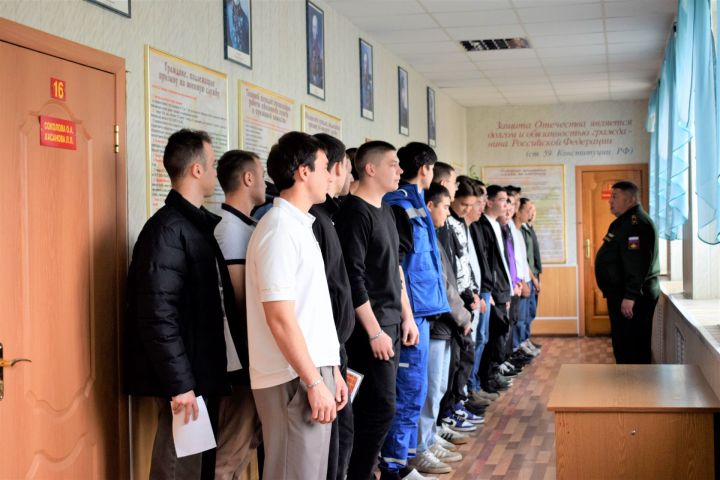 В Бавлах стартовала осенняя призывная кампания