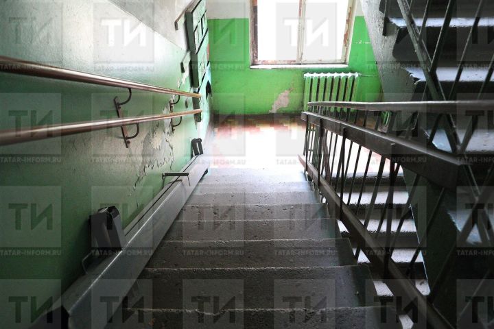В Татарстане жительница, желая отомстить соседям, подожгла дверь