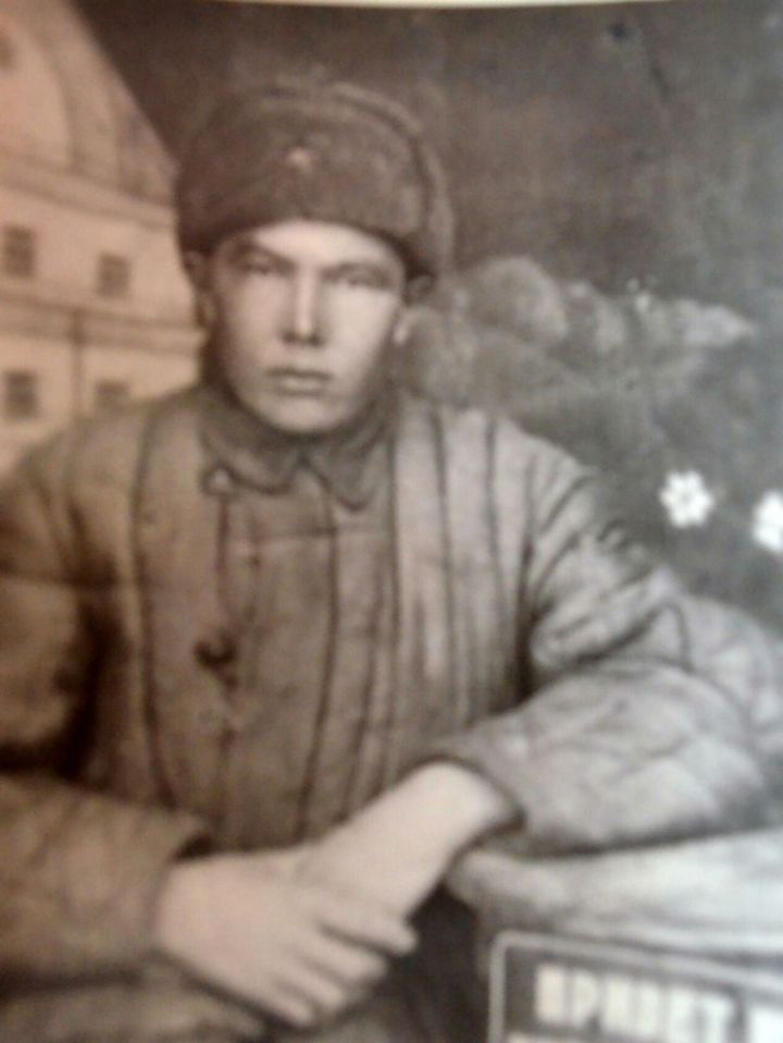 Мугин Фаттахов погиб за несколько дней до Победы и был  захоронен в Германии