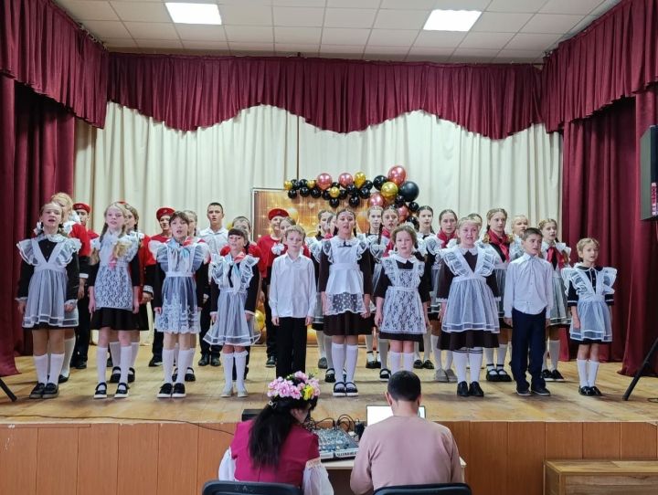 Средняя школа села Поповка Бавлинского района отметила 60-летний юбилей