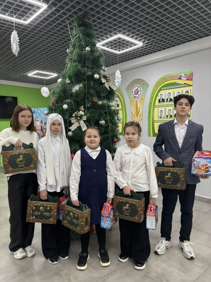 Подарки от Раиса Татарстана и главы Бавлинского района вручены детям участников СВО