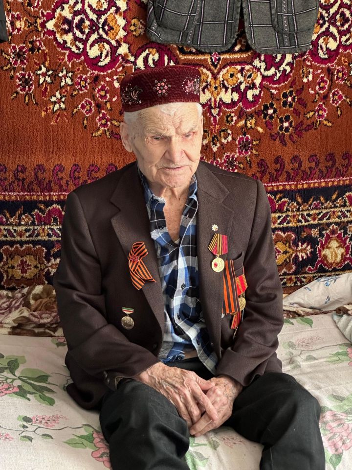 Кызылъяр авылы ветераны юбилее көнендә медаль белән бүләкләнде