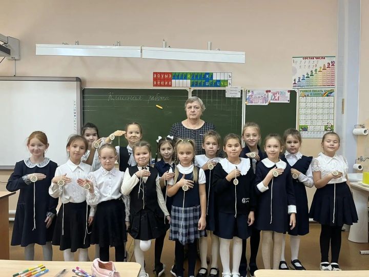 Бавлинские ученики смастерили обереги для солдат