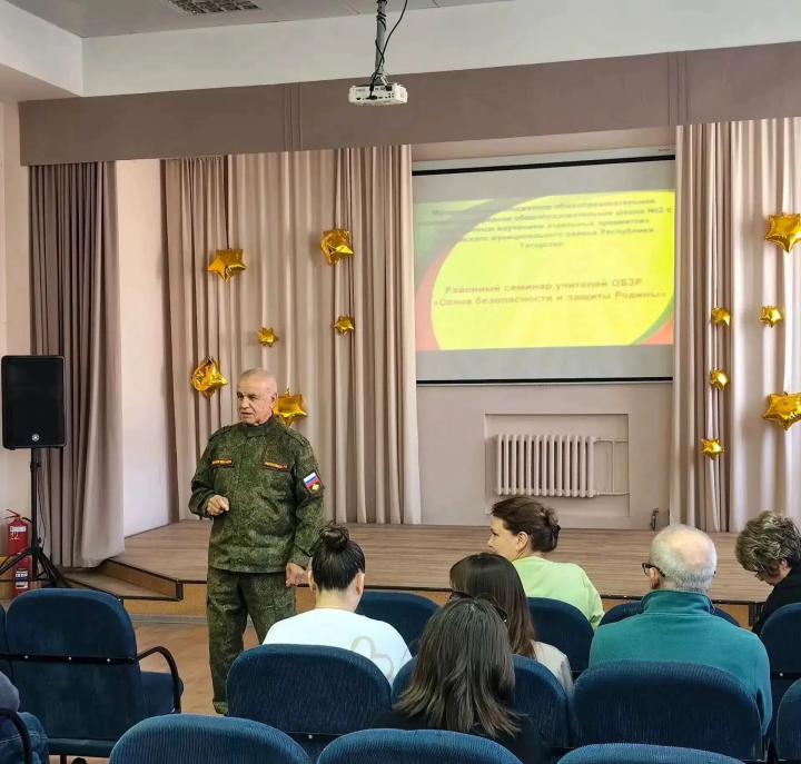 Учитель ОБЗР в школе № 2 Бавлов показал коллегам, как оказывать первую помощь