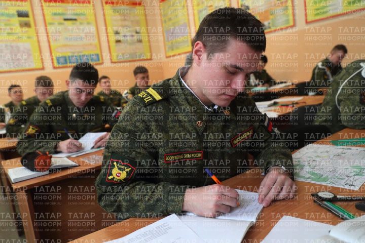 Бавлинским старшеклассникам рассказали о возможности учиться в военных вузах