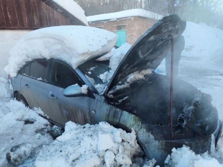 В Альметьевске водитель погиб при пожаре в автомобиле