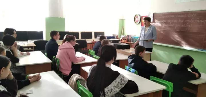 Татар Кандызы мәктәбе укучылары парламент сәгатенә җыелды