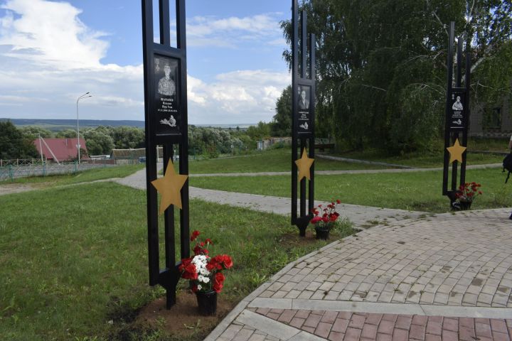 В Исергапово открыли аллею Славы