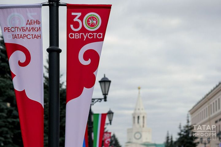 Раис Татарстана поздравил жителей с Днём Республики
